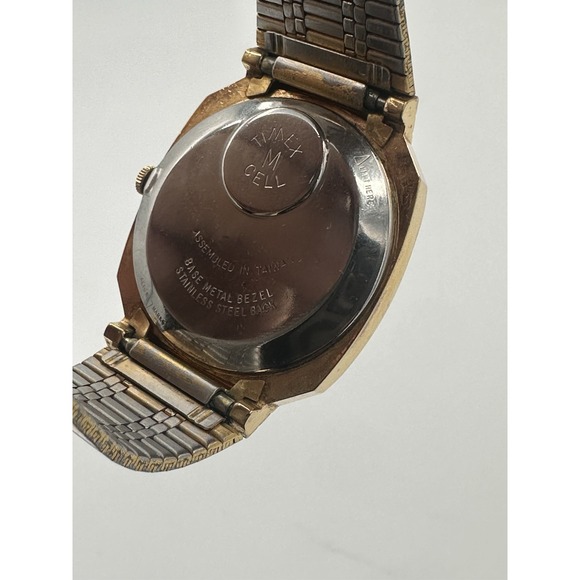Vintage 1982 TIMEX Q Men's 32 mm Date Quartz Watch Gold Tone - Picture 8 of 9